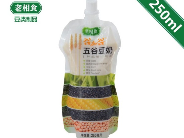 促进人人参与合理膳食，专家强调每天一杯豆奶一杯牛奶