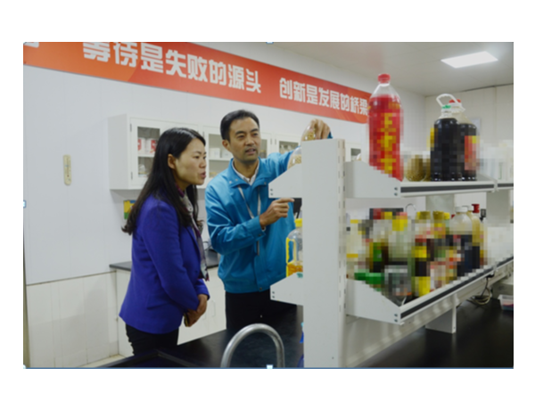 王区长陪同泰州海陵区政府领导莅临金记食品参观指导