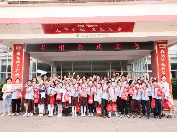 城南街道“探秘”‘豆’文化 透视新科技“主题活动 走进金记食品