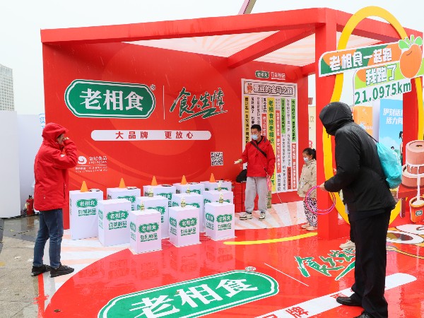 追风破雨！老相食热情助力金鸡湖马拉松
